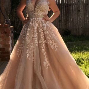Gorgeous Sherri hill gown size 4